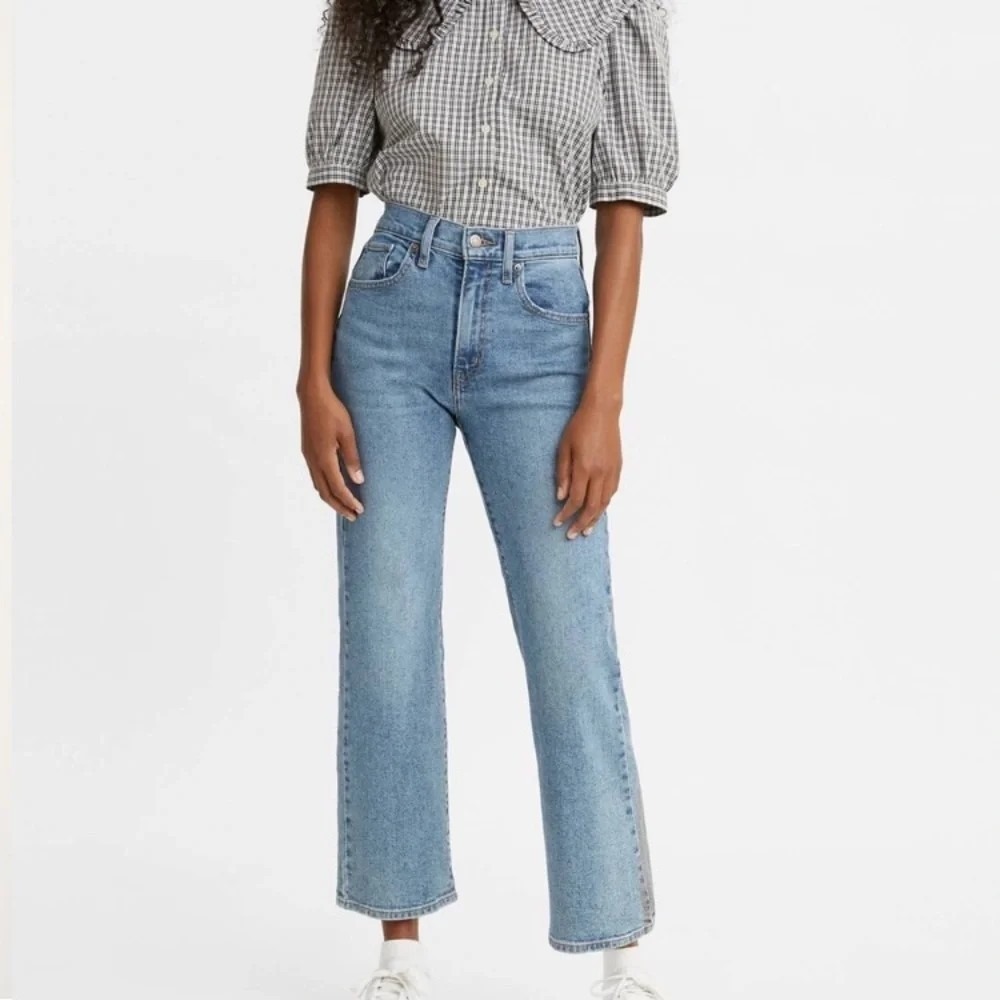Levi's High Waisted Crop Flare Jeans 27x27 Medium Wash Blue Denim Retro Boho 90s